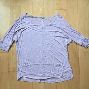 Size small lilac t shirt from Gap. Perfect color for summer!